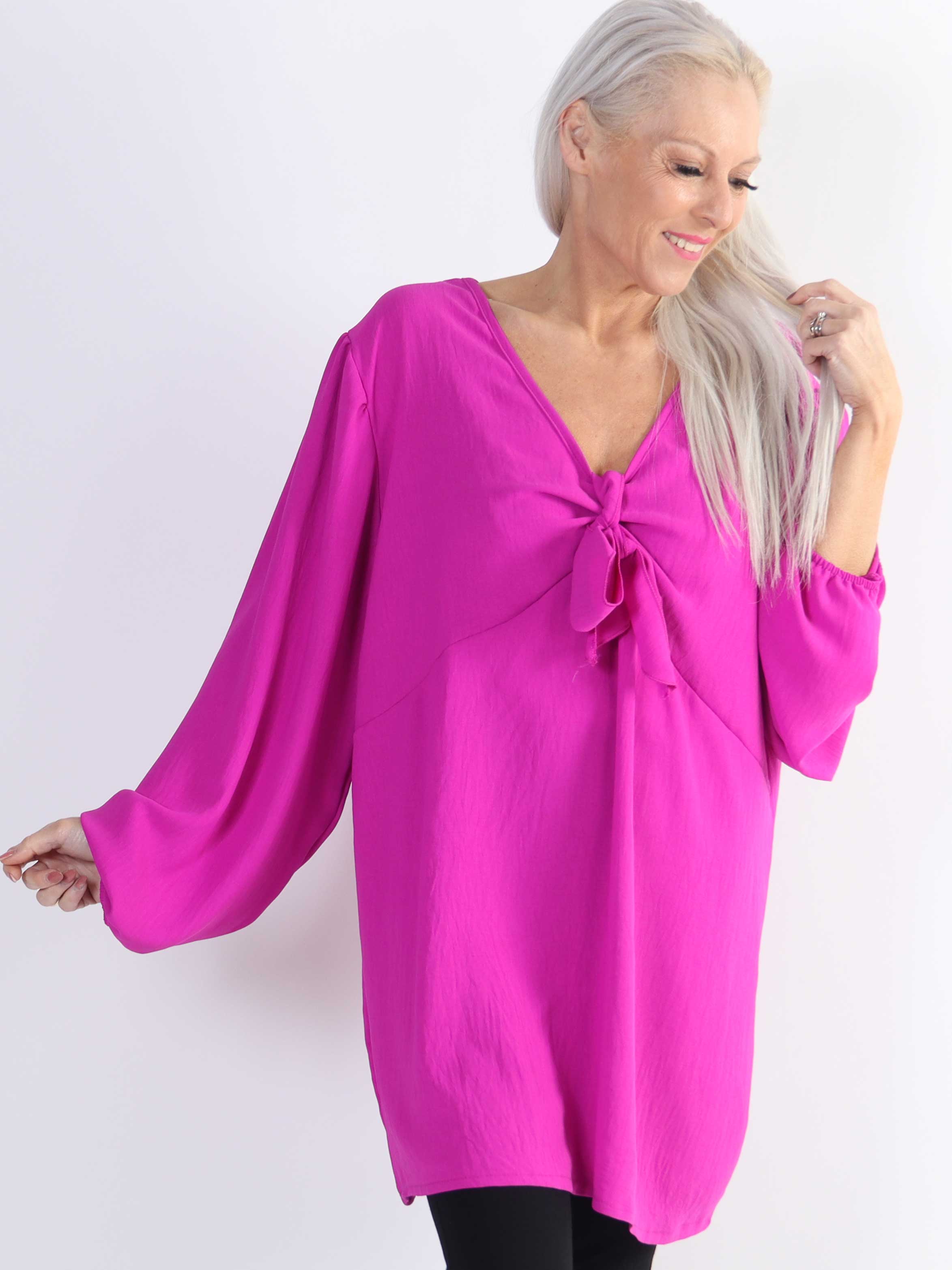 Cassandra - Sød plus size tunika med sløjfe ved brystet